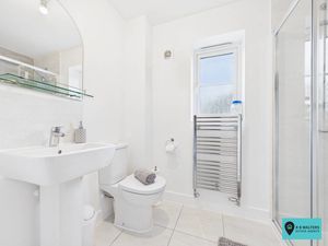En Suite - click for photo gallery